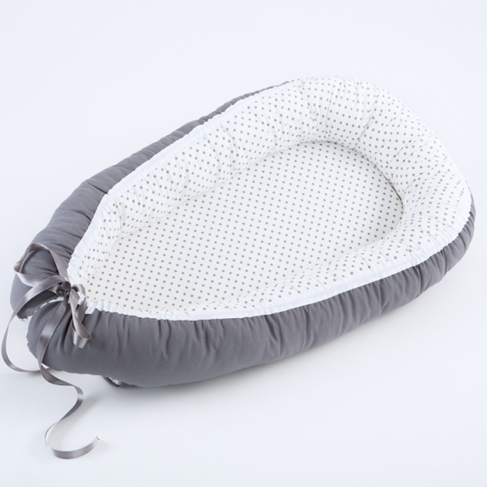 Dotty Babynest | Mørkegrått og hvitt babynest med prikker