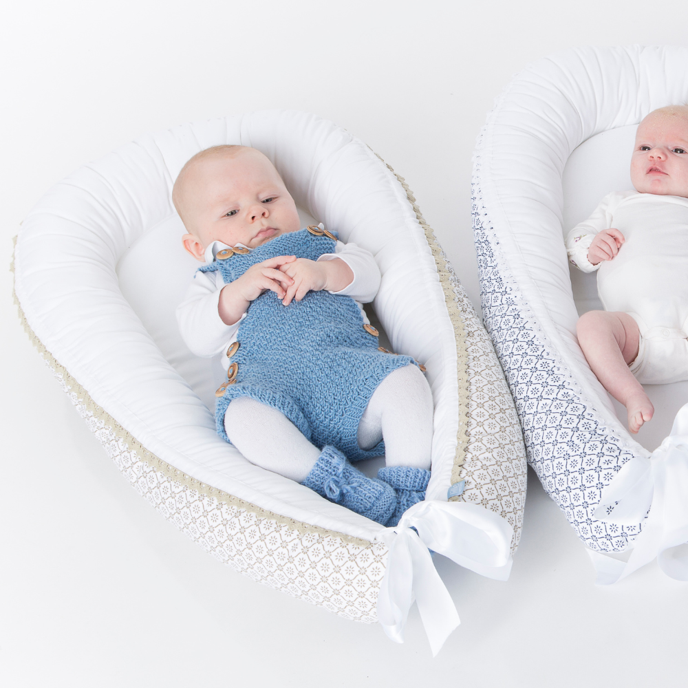 Gold Babynest | Gyldent og hvitt babynest med mønster