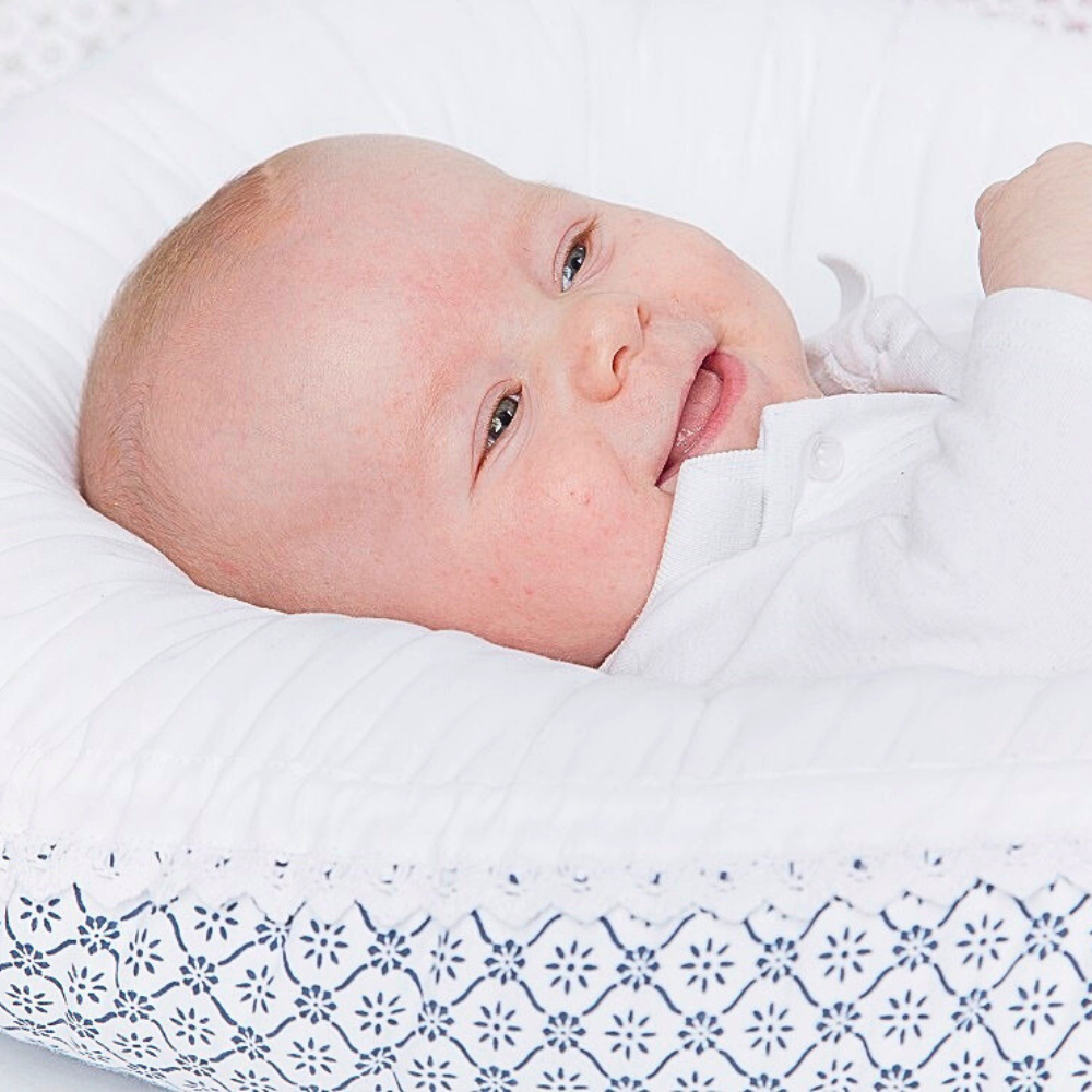Niel Babynest | Blått og hvitt mønster