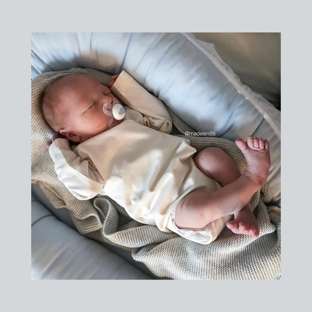 Sigyn Babynest | Babyblått og grått babyrede