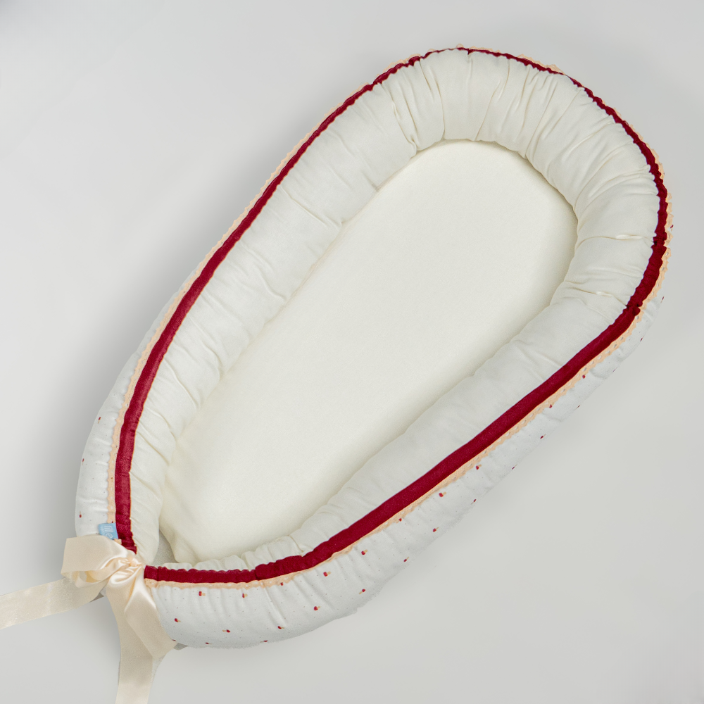 Ambrose Babynest | Offwhite babyrede med vinrød sopp | KLAR