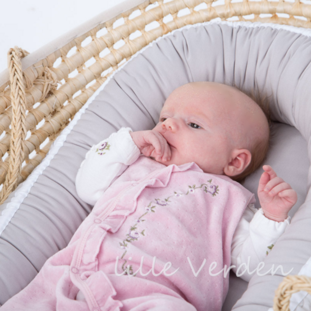 Lille Babynest | Babygrått og hvitt babynest