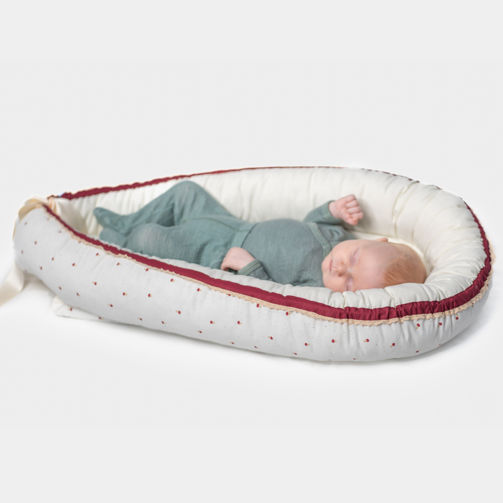 Ambrose Babynest | Offwhite babyrede med vinrød sopp | KLAR