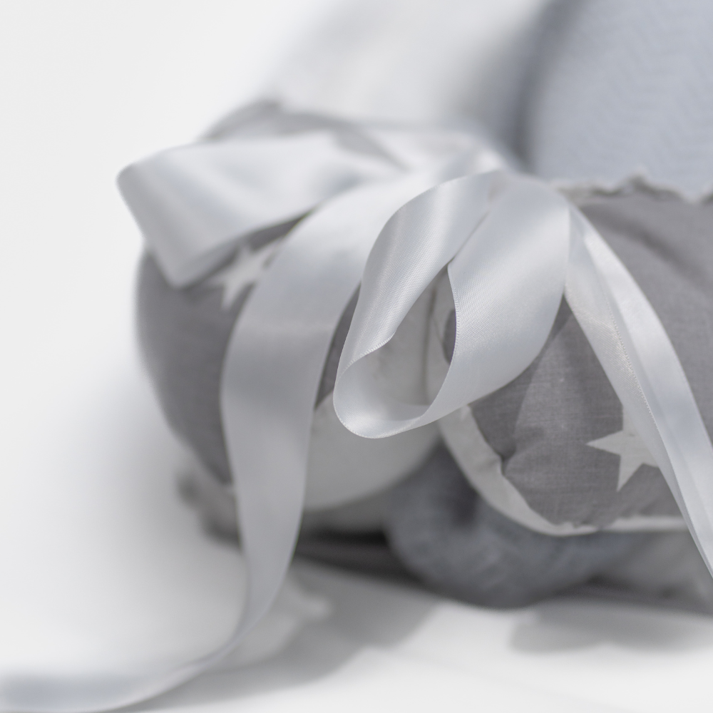 Lova Babynest | Grått og hvitt babynest med stjerner | KLAR